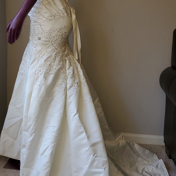 Wedding Dress Small👰🏼‍♀️💐💐 SOLD - Picture 3 of 7